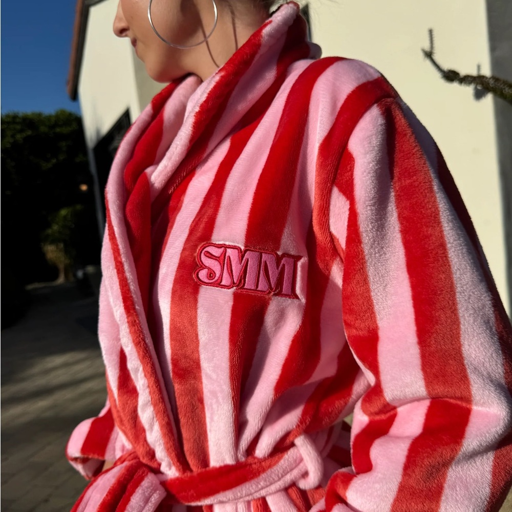 Strawberry Milk Mob Robe 🍓